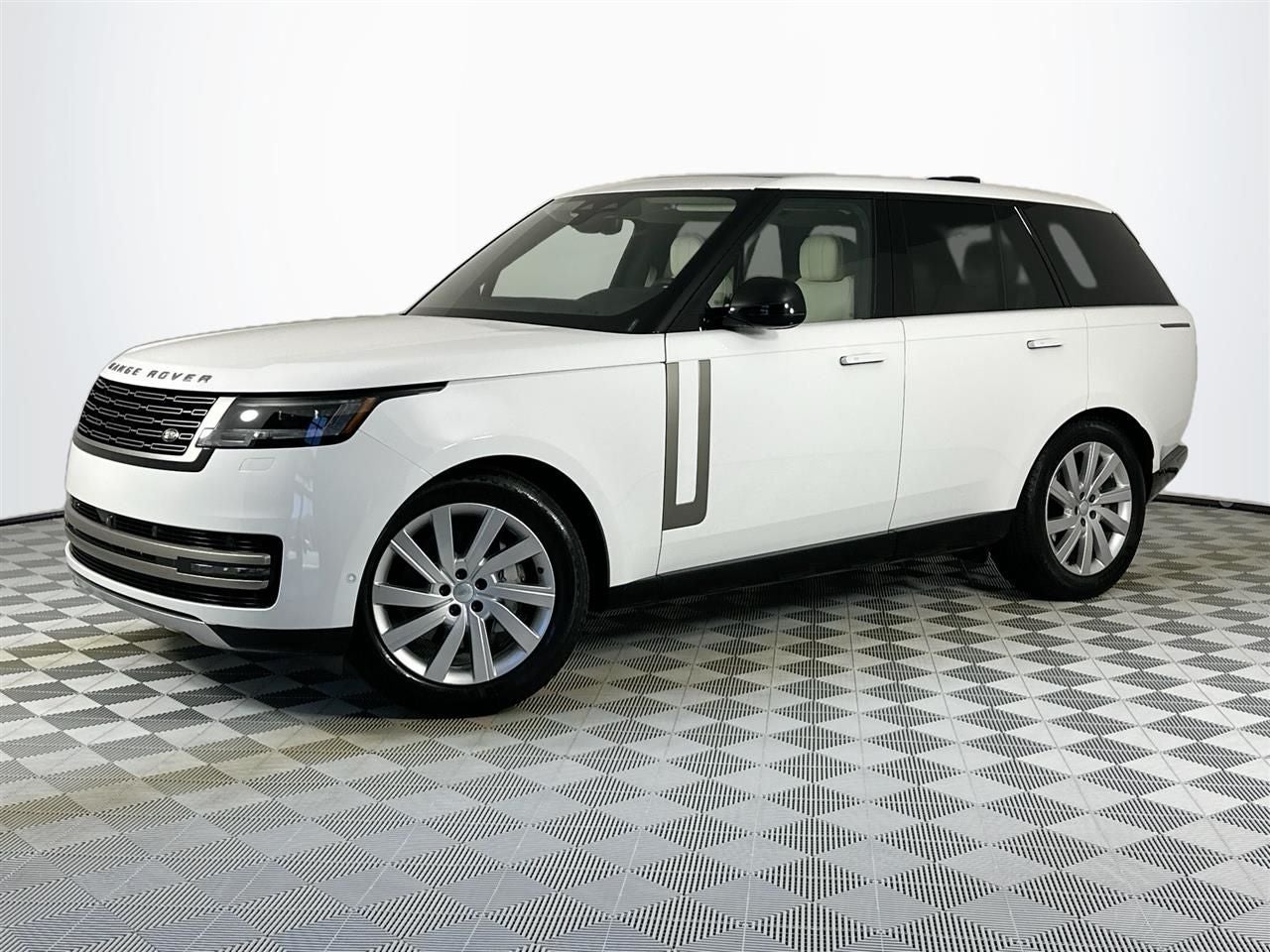2024 Land Rover Range Rover SE in Fuji White — front three-quarter view