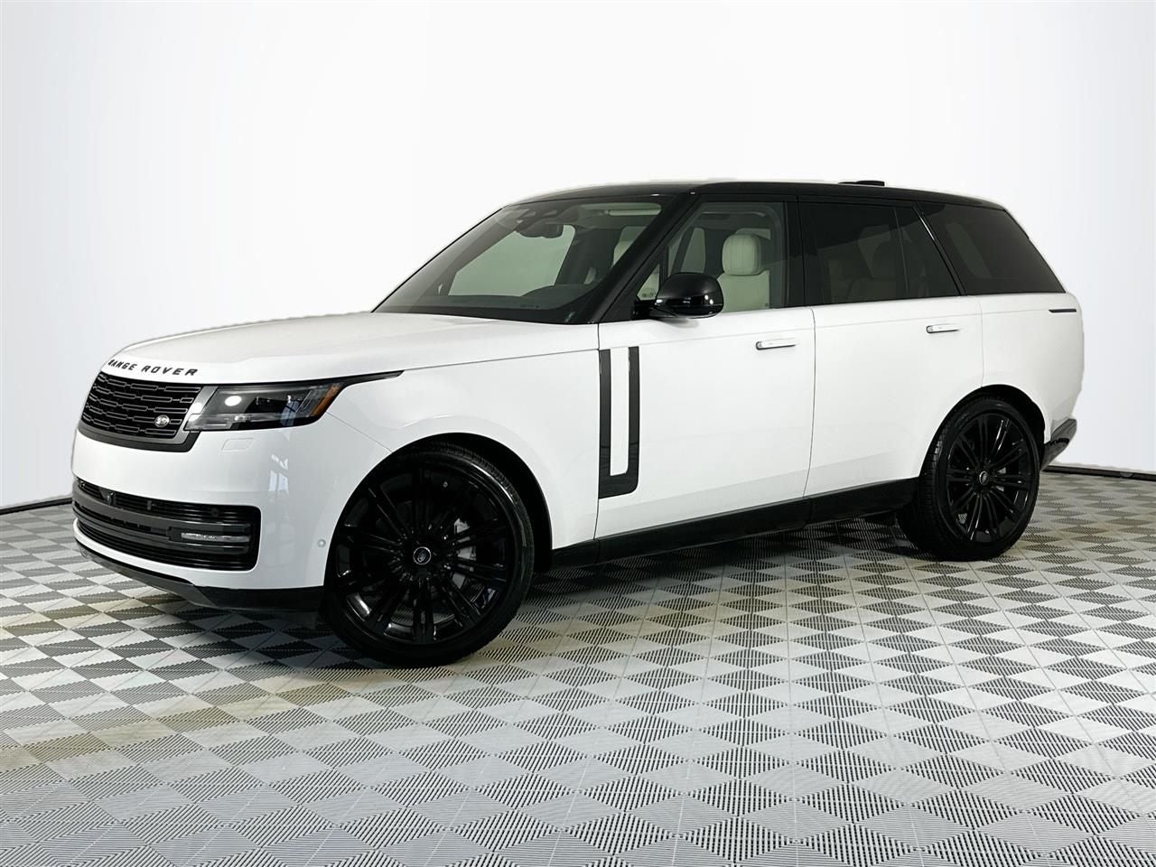 2024 Land Rover Range Rover SE in Fuji White — front three-quarter view