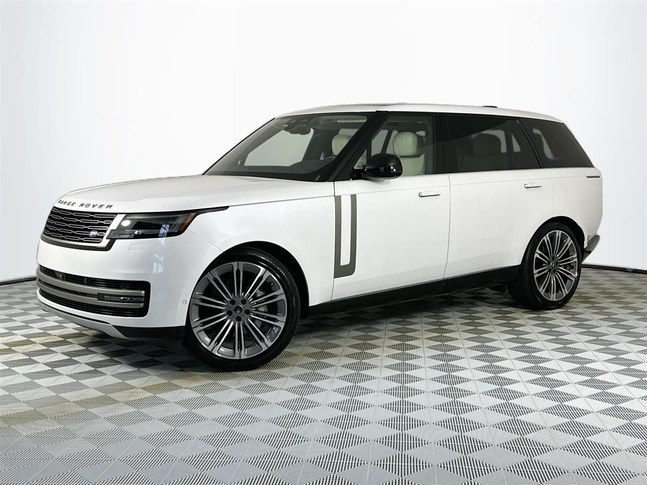 2025 Land Rover Range Rover SE LWB in White — front three-quarter view