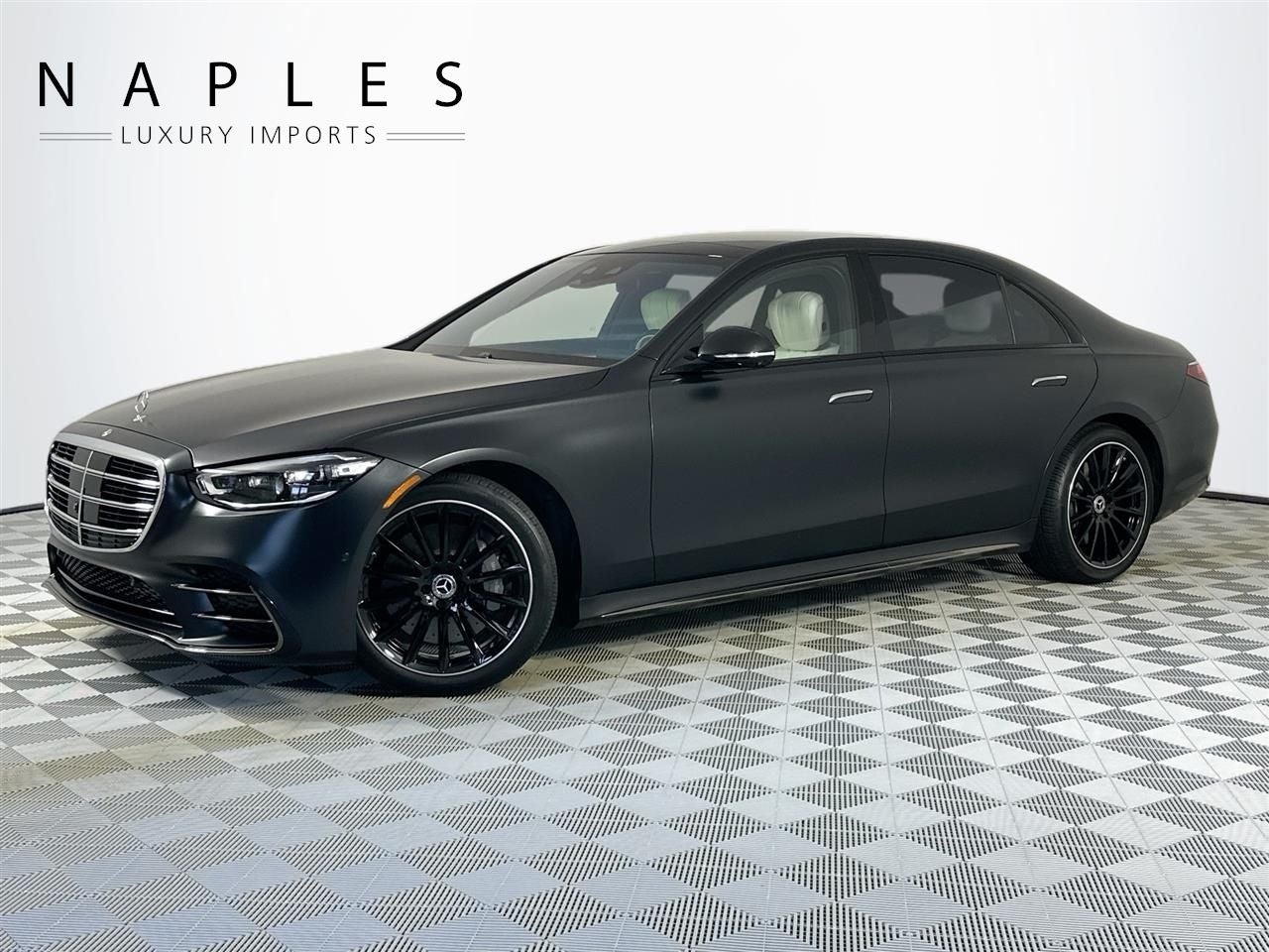 2023 Mercedes-Benz S-Class S 580 4MATIC in Manufaktur Sign — front three-quarter view